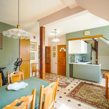 Daire Painter's House *